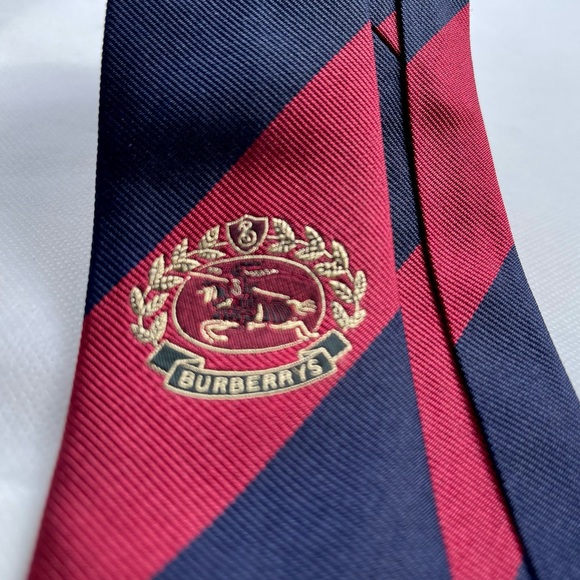 🔥STUNNING🔥🆕💯ICONIC BURBERRY HORSEFERRY NAVY RED CREST SLIM MOTIF TIE🔥 - Picture 3 of 16